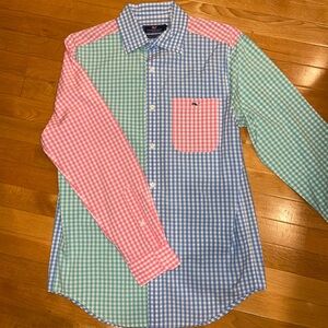 Men’s Vineyard Vines Button Up size small
